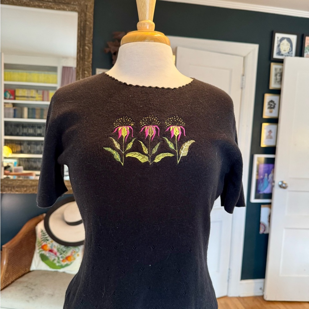 Vintage Mountain Lake Black Knit Top with Floral Embroidery